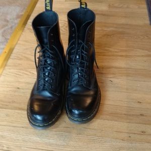 Men’s Doc Marten 10 eye boots. Men’s size 9.